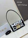 Dior New Retro Letter Embossed Cowhide Underarm Bag Size: 18 × 6.5 × 11 CM