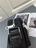 Burberry Classic Large Capacity Camera Bag Crossbody Bag Size: 21 × 10 × 15.5 CM