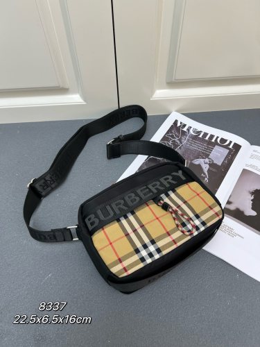 Burberry Classic 3D Letter Logo Paddy Bag Crossbody Bag Size: 22.5 x 6.5 x 16 CM