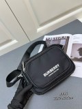 Burberry Classic Large Capacity Camera Bag Crossbody Bag Size: 21 × 10 × 15.5 CM