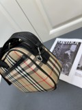 Burberry Classic Large Capacity Camera Bag Crossbody Bag Size: 21 × 10 × 15.5 CM