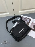 Burberry Classic Large Capacity Camera Bag Crossbody Bag Size: 21 × 10 × 15.5 CM