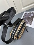 Burberry Classic Large Capacity Camera Bag Crossbody Bag Size: 21 × 10 × 15.5 CM