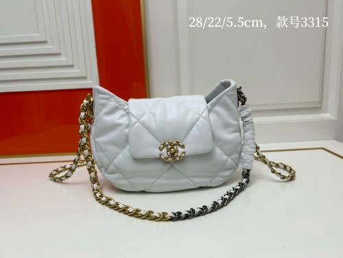 Chanel New Fashion Sheepskin Underarm Bag Crossbody Bag Size: 28X22 × 5.5 CM