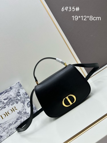 Dior Classic Montaigne Avenue Handbag Size: 19 x 12 x 8 CM