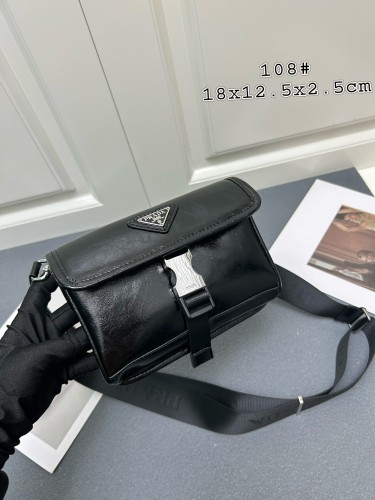 Prada Classic Retro Triangle Logo Crossbody Bag Size: 18x12.5x12.5CM