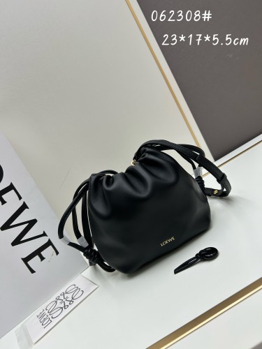 Loewe New Fashion Yufu Bag Diagonal Water Bucket Bag Size: 23 x 5.5 x 17 CM