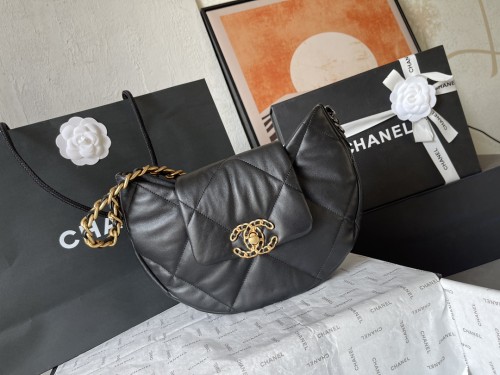 Chanel Classic Sheepskin Underarm Bag Size: 20 × 25 × 7 CM