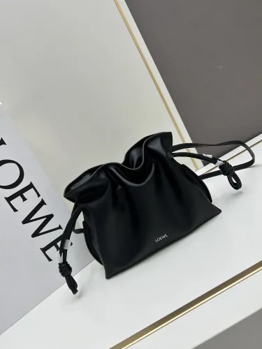 Loewe Classic Logo Embossed Leather Handbag Size: 22.5x18x9 CM