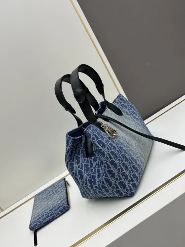 Dior Classic Casual Denim Handbag Size: 28.5 x 21.5 x 19 CM