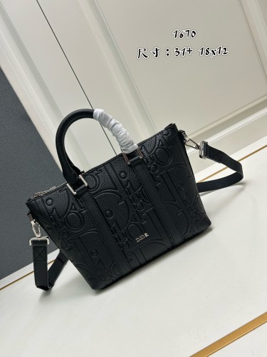 Dior Classic Elegant Logo Embossed Handbag Crossbody Bag Size: 31 × 18x12 CM