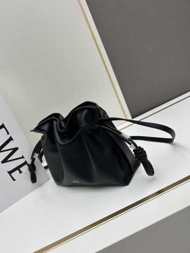 Loewe Classic Logo Embossed Leather Handbag Size: 22.5x18x9 CM