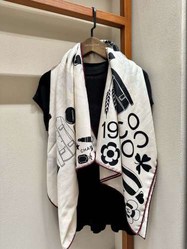 Chanel New Classic Luggage Jacquard Silk Cashmere Square Towel Size: 140 * 140 CM