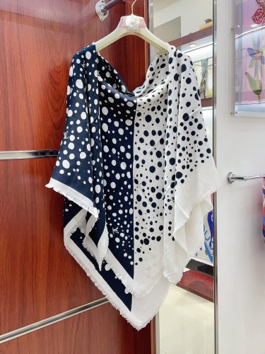 Louis Vuitton New Fashion Color Wave Dot Jacquard Silk Wool Shawl Size: 140 * 140 CM