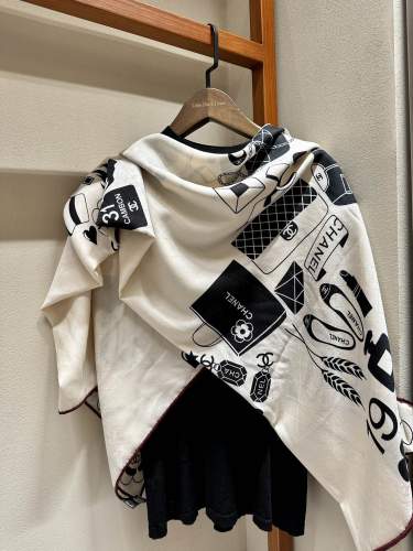 Chanel New Classic Luggage Jacquard Silk Cashmere Square Towel Size: 140 * 140 CM