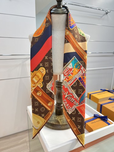 Louis Vuitton New Retro Double Sided Printed Silk Square Towel Size: 90 * 90 CM