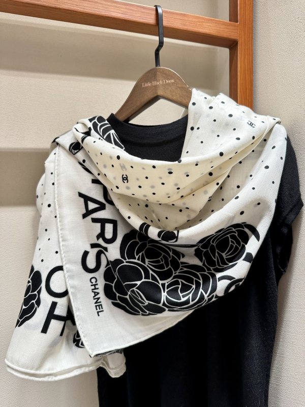 Chanel New Classic Camellia Elegant Diamond Grid Velvet Square Towel Size: 140 * 140 CM
