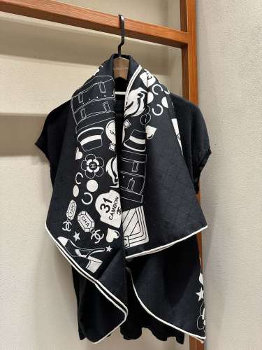 Chanel New Classic Luggage Jacquard Silk Cashmere Square Towel Size: 140 * 140 CM
