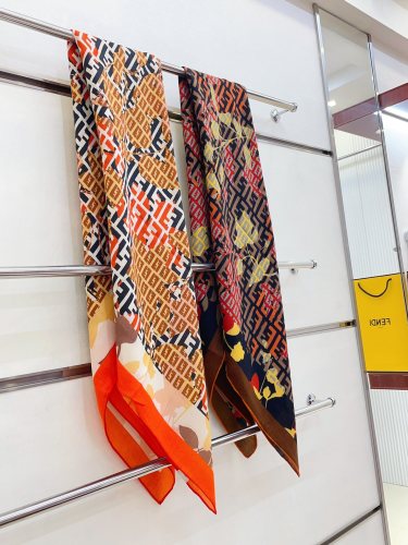 Fendi Classic FF Polka Flower Cashmere Square Towel Size: 140 * 140 CM