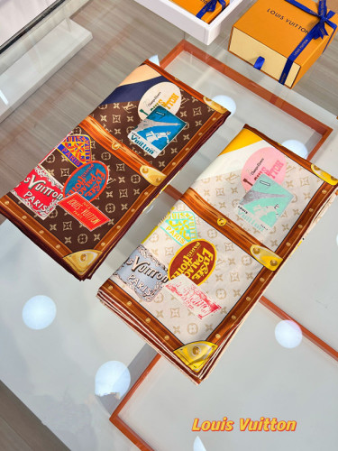 Louis Vuitton New Retro Double Sided Printed Silk Square Towel Size: 90 * 90 CM