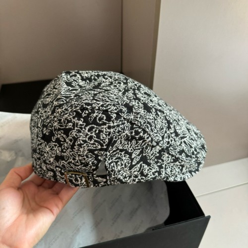Burberry Retro Versatile Duck Tongue Forward Hat Painter Hat 57CM