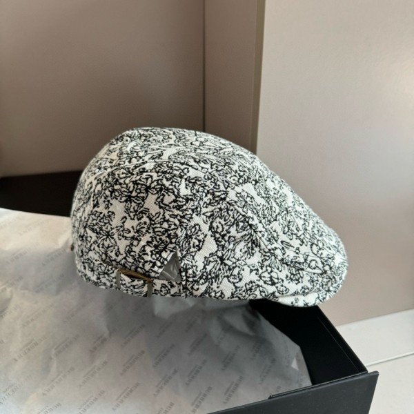 Burberry Retro Versatile Duck Tongue Forward Hat Painter Hat 57CM