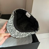 Burberry Retro Versatile Duck Tongue Forward Hat Painter Hat 57CM