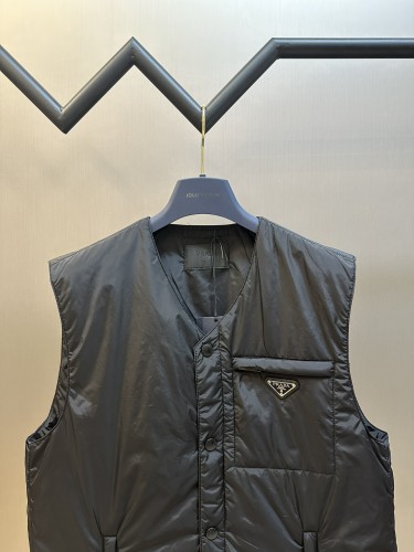 Prada New Classic Versatile Regenerated Nylon Lightweight Cotton Jacket Vest