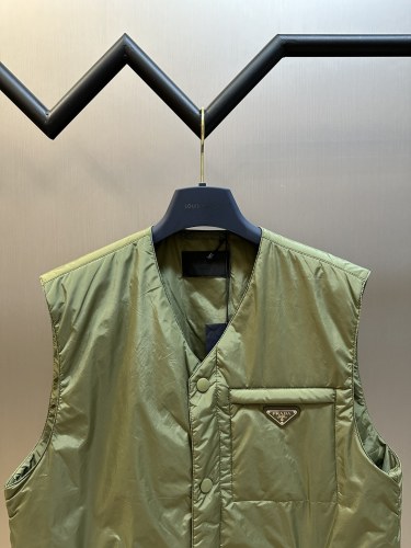 Prada New Classic Versatile Regenerated Nylon Lightweight Cotton Jacket Vest