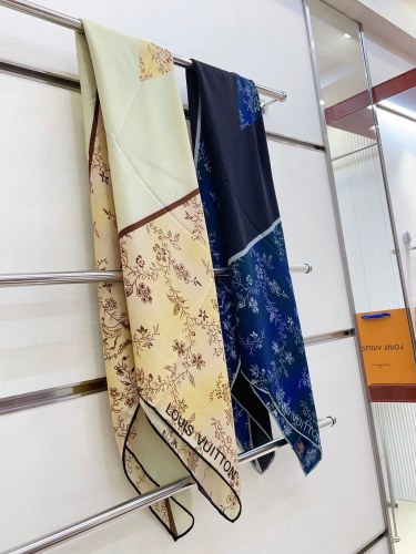 Louis Vuitton New Classic Velvet Printed Cashmere Square Towel Size: 135 * 135 CM