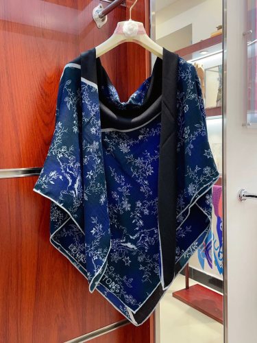 Louis Vuitton New Classic Velvet Printed Cashmere Square Towel Size: 135 * 135 CM