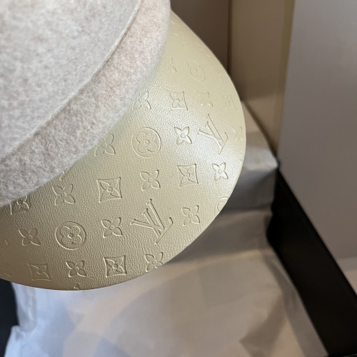 Louis Vuitton New Fashion Woolen Octagonal Hat Women's Woolen Duck Tongue Hat 57CM