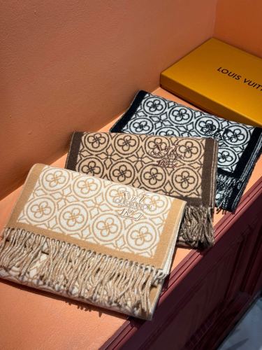 Louis Vuitton New Classic Clover Double sided Jacquard Lamb Fleece Scarf Size: 30 * 164 CM