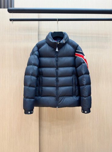 Moncler New Classic Versatile Hooded Down Jacket