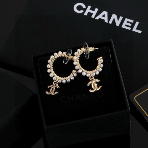 Chanel New Fashion Elegant Pearl Earnail Earrings