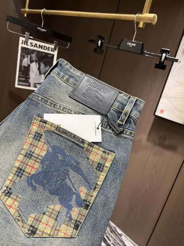 Burberry New Classic Men's Checkered War Horse Casual Jeans