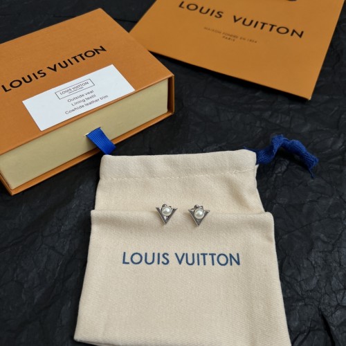 Louis Vuitton New Fashion Pearl Letter Earrings