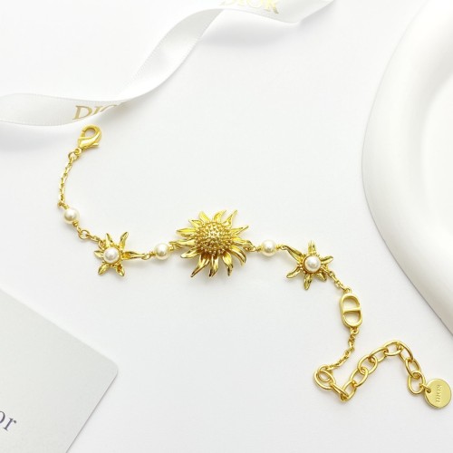 Dior New Fashion 3D Relief Gold Sunflower CD Pearl Bracelet