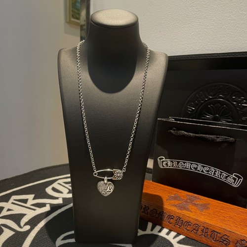Chrome Hearts Classic Retro Heart Shaped Vine Flower Pin Pendant