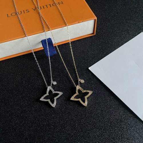 Louis Vuitton New Classic Versatile Clover Necklace