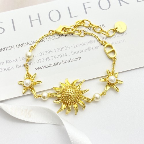 Dior New Fashion 3D Relief Gold Sunflower CD Pearl Bracelet