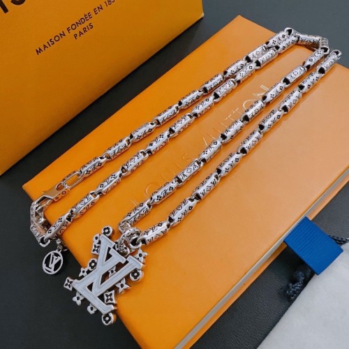 Louis Vuitton New Couple Retro Logo Letter Pendant Silver Necklace