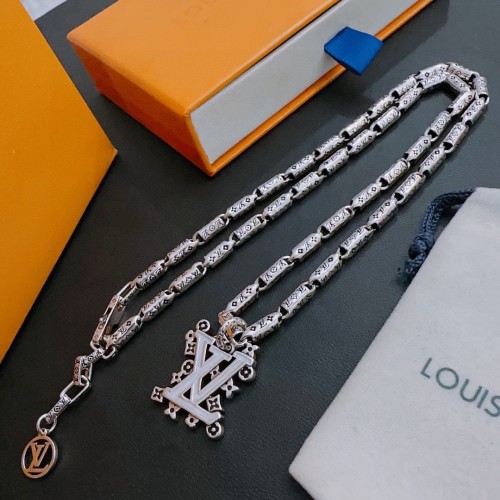 Louis Vuitton New Couple Retro Logo Letter Pendant Silver Necklace