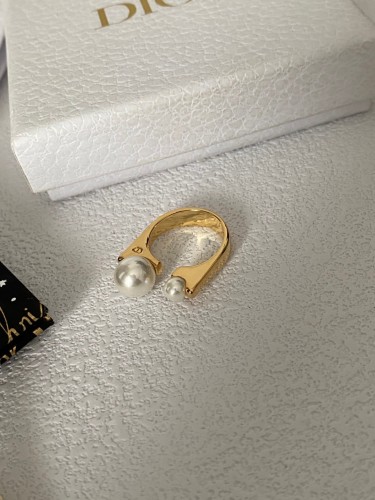 Dior New Fashion Elegant Size Pearl Letter Ring