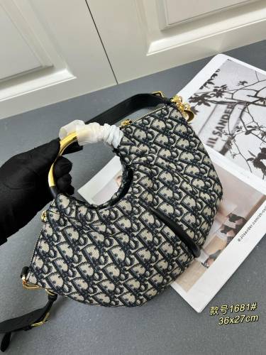Dior New Classic Vintage Dumpling Bun Size: 36x27 CM