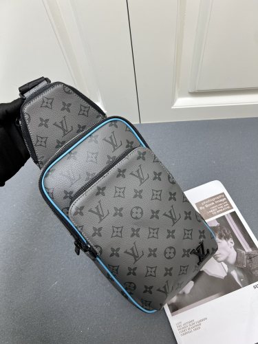 Louis Vuitton New Fashion Color Contrast Logo Leather Chest Bag Size: 20x31x7CM