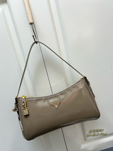 Prada New Classic Head Fold Leather Lock Underarm Bag Size: 34x19.5x10 CM