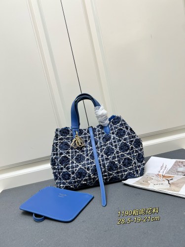 Dior New Elegant Extra Large Diamond Grid Coarse Flower Leather Tote Bag Size: 28.5 * 19 * 21CM