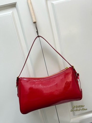 Prada New Classic Head Fold Leather Lock Underarm Bag Size: 34x19.5x10 CM
