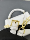 Louis Vuitton New Elegant Leather Flip Chain Handbag Size: 27 × 17 × 9CM